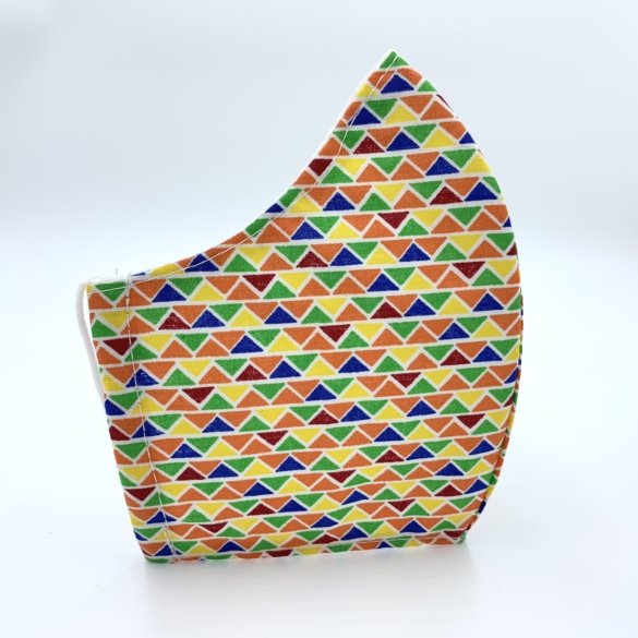 Vidám mintás textilmaszk - színes háromszöges