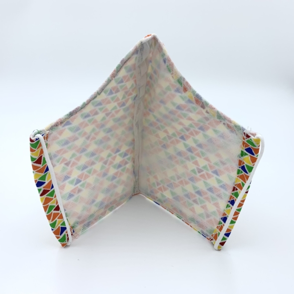 Vidám mintás textilmaszk - színes háromszöges